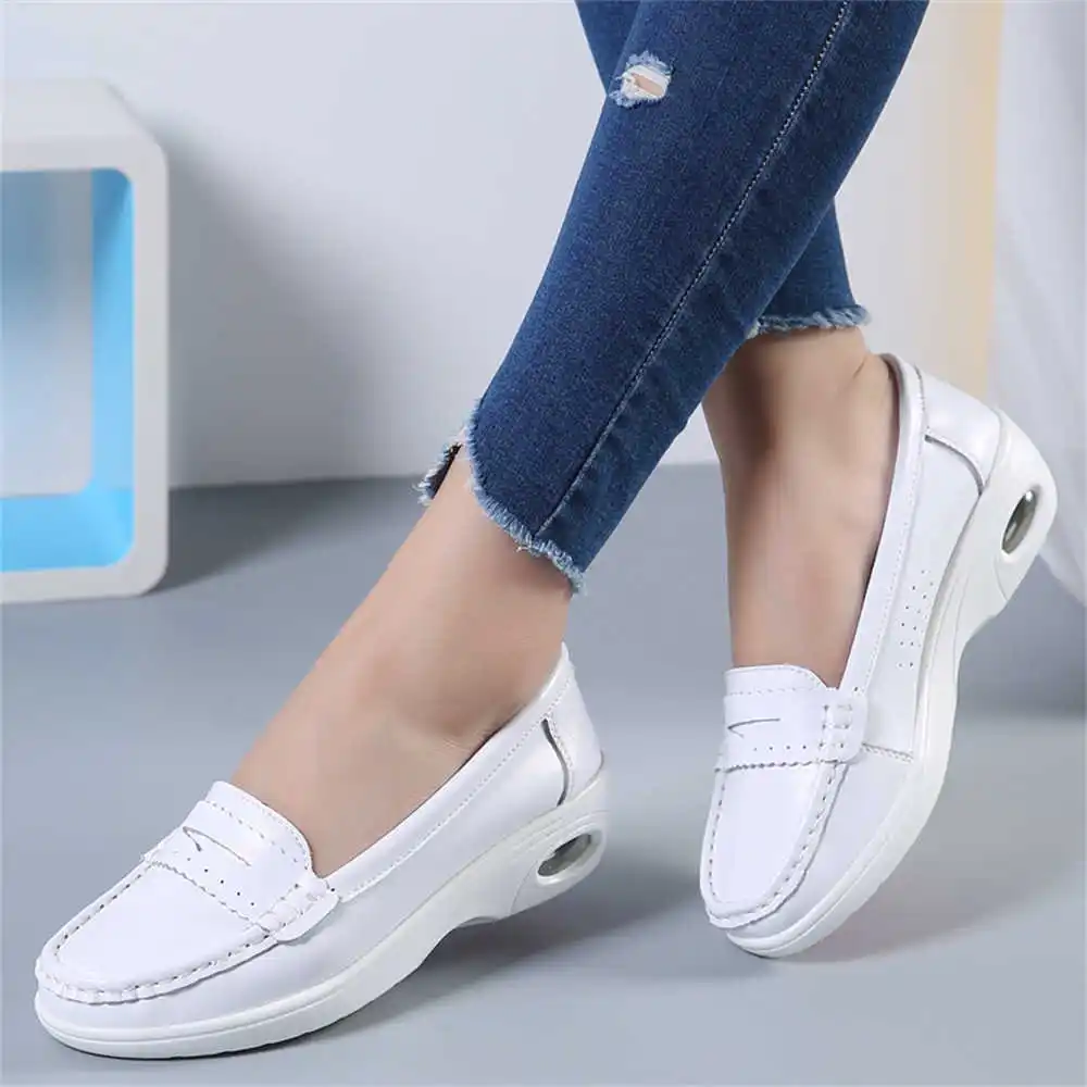 Thick Sole Slipon White Traine - Tech Accessories Suppliers 评论和价格