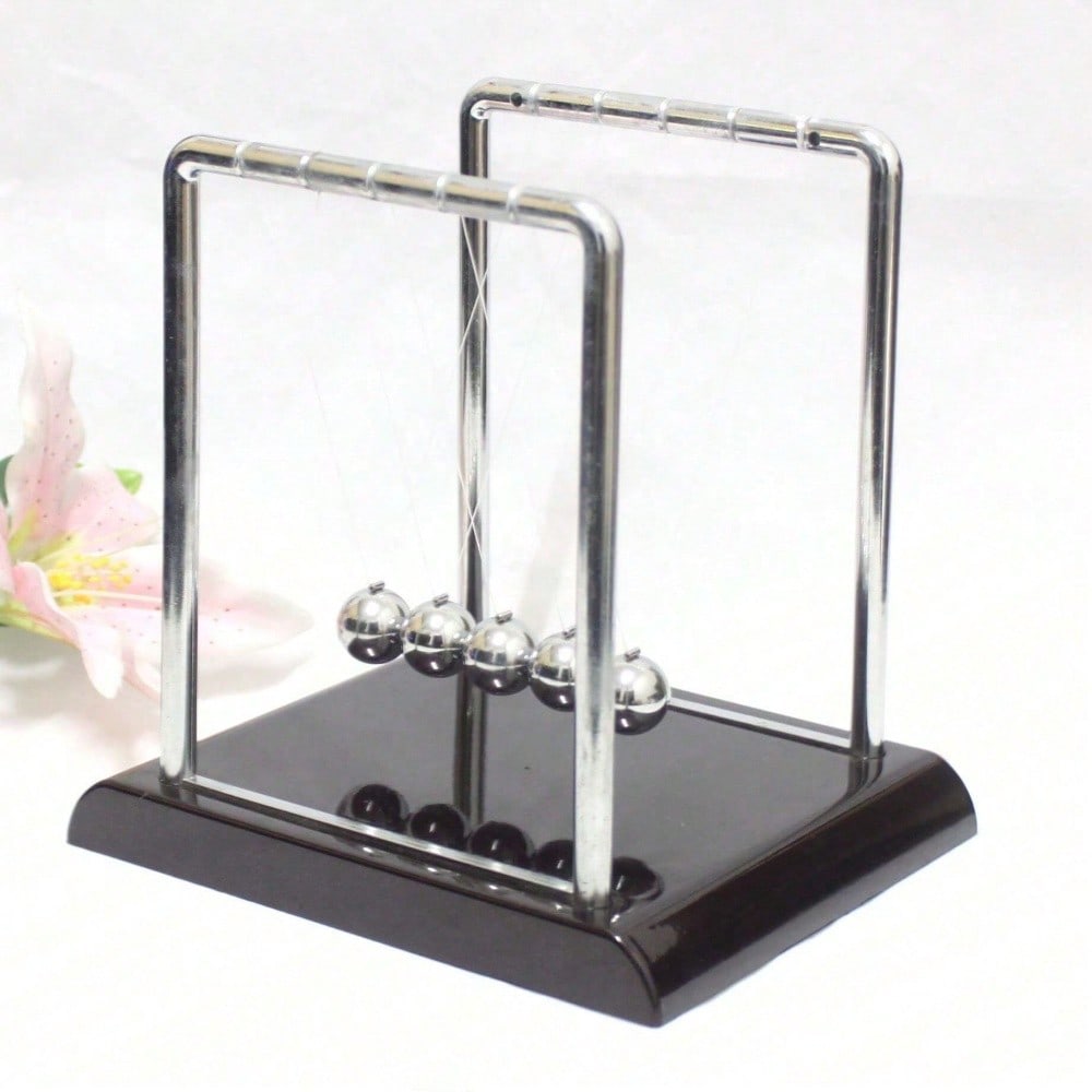 Black Metal Newton's Cradle Ba - Tech Accessories Gifts 评论和价格