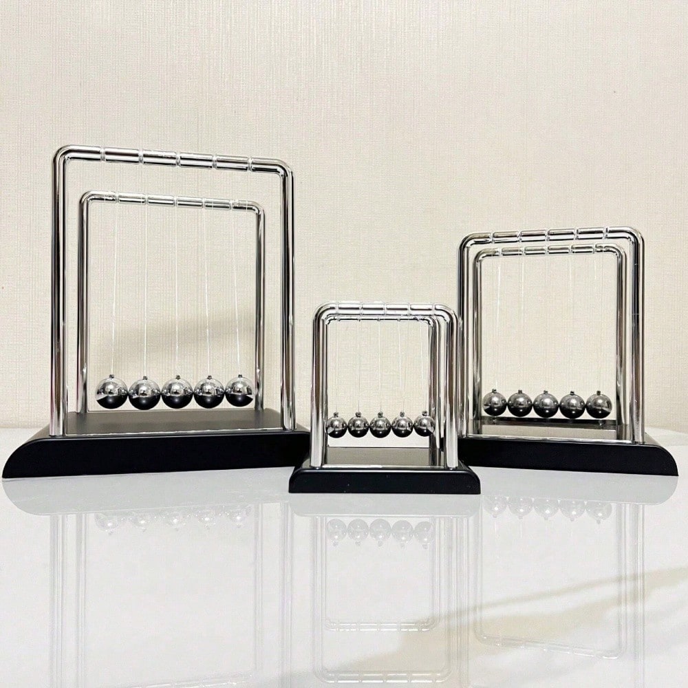 Black Metal Newton's Cradle Ba - Tech Accessories Gifts 评论和价格
